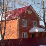 Дом из керамзитобетонного блока, облцованный красным кирпичем